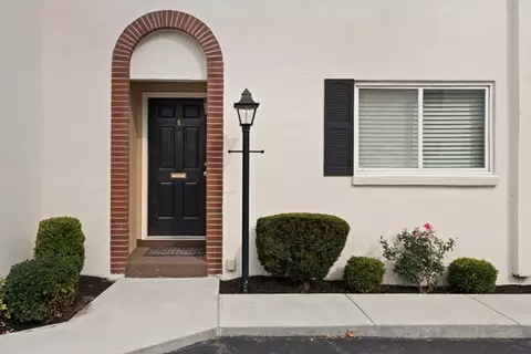 1 Charles St #K, Reading, MA 01867