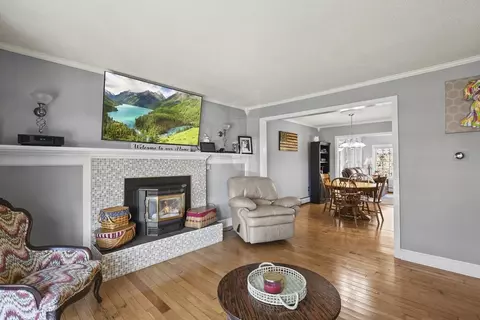 Living - 75 Howe Rd, Pittsfield, MA 01201 photo 3 of 5