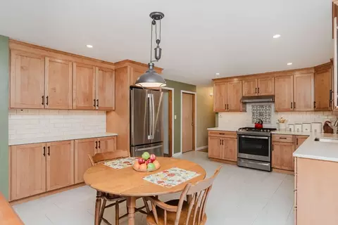 247 Albert St, Fall River, MA 02721 photo 7