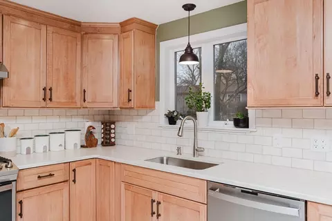 247 Albert St, Fall River, MA 02721 photo 5