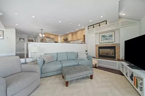 31 Oceanside Dr #31, Hull, MA 02045 photo 13