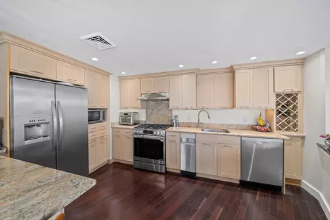 31 Oceanside Dr #31, Hull, MA 02045 photo 3