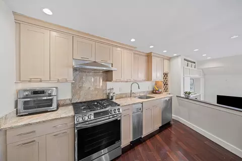 31 Oceanside Dr #31, Hull, MA 02045 photo 4