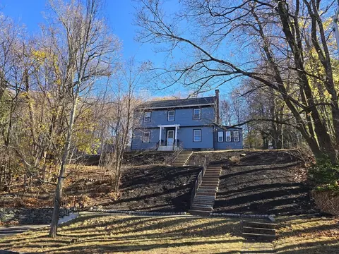 46 Beechmont St, Worcester, MA 01609 photo 2