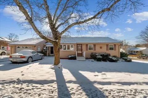15 Westdale Rd, Holbrook, MA 02343