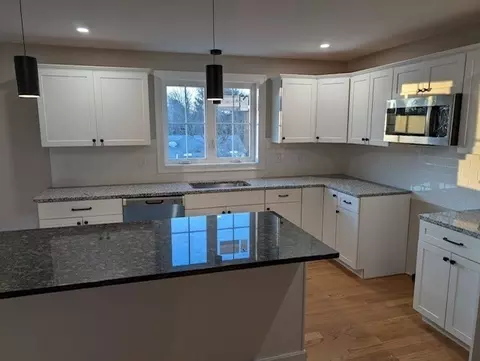 7 Marie St, Worcester, MA 01604 photo 3