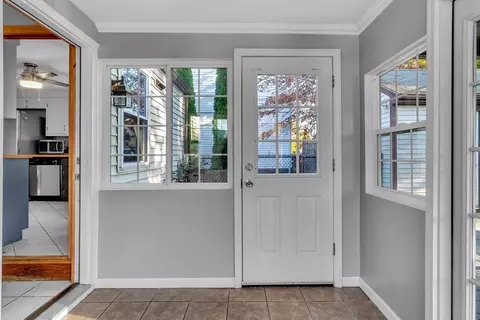 229 East St, Springfield, MA 01104 photo 9