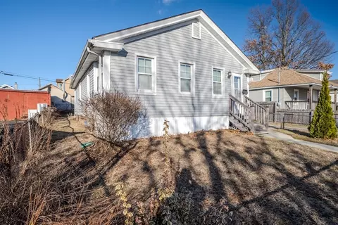 12 Conklin St, Springfield, MA 01109 photo 2