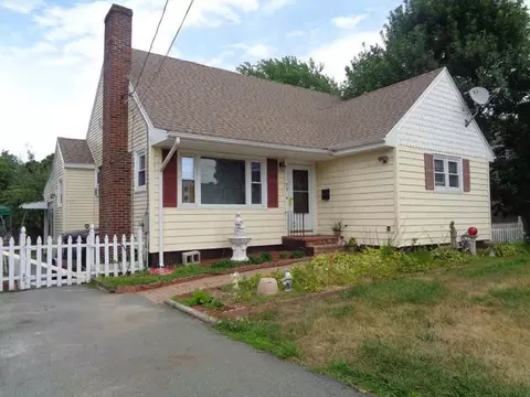 79 Sycamore St, Swansea, MA 02777