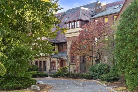 456 Belmont St #14, Watertown, MA 02472
