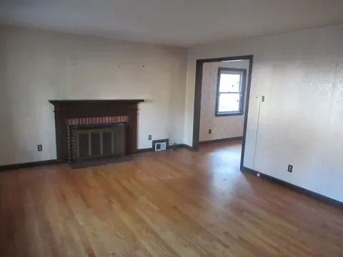 Living - 69 Chapin Ter, Springfield, MA 01107 photo 1 of 3