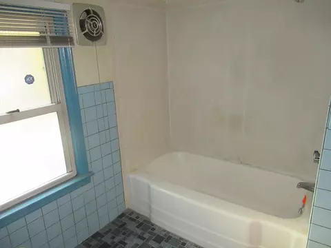 Bath - 69 Chapin Ter, Springfield, MA 01107 photo 5 of 5