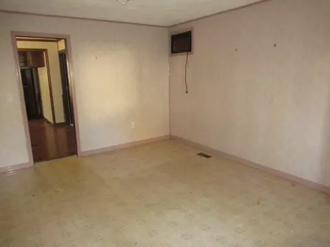 Living - 69 Chapin Ter, Springfield, MA 01107 photo 3 of 3