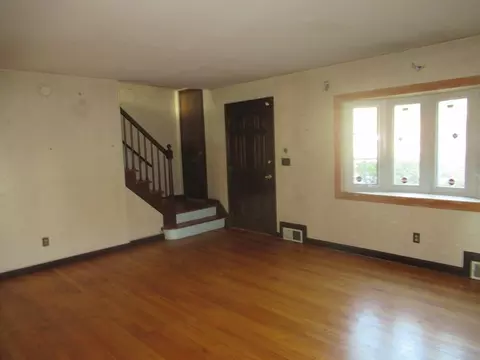Living - 69 Chapin Ter, Springfield, MA 01107 photo 2 of 3