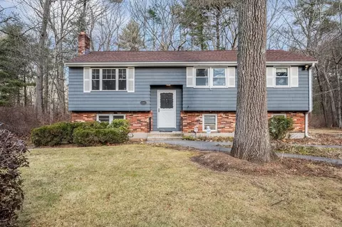 31 Morningside Dr, Wilmington, MA 01887