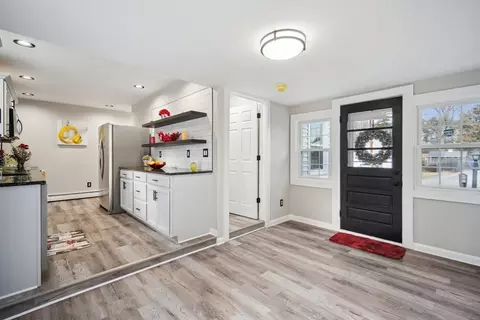 Entry Way - 178 Flint St, Springfield, MA 01129 photo 1 of 3