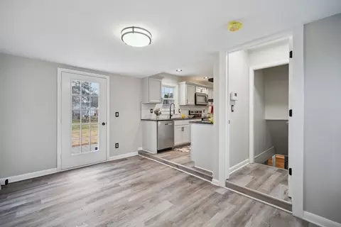 Entry Way - 178 Flint St, Springfield, MA 01129 photo 2 of 3