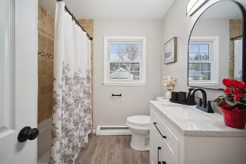 Bath - 178 Flint St, Springfield, MA 01129 photo 2 of 2