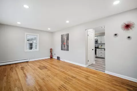 Living - 178 Flint St, Springfield, MA 01129 photo 4 of 5