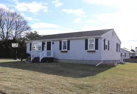 41 Moorland St, Fall River, MA 02724 photo 3