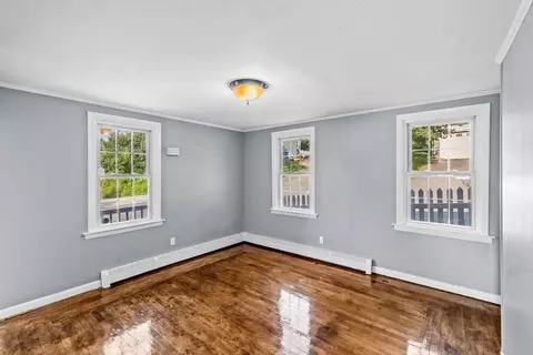 Living - 181 Weetamoe St, Fall River, MA 02720 photo 2 of 4