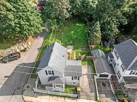 View/Area - 181 Weetamoe St, Fall River, MA 02720 photo 1 of 2