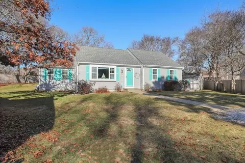 60 Lexington Dr, Barnstable, MA 02601 photo 2