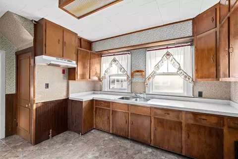 Kitchen - 10 Knowles Ave, Wareham, MA 02538 photo 3 of 5