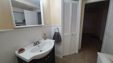 108 Howe, Fall River, MA 02724 photo 22