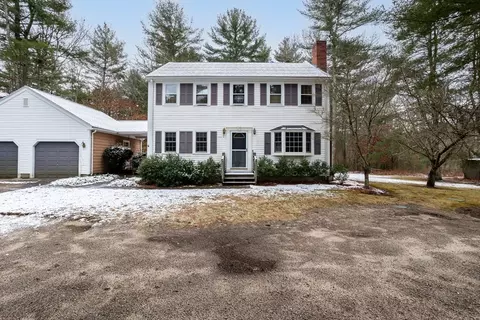 17 Windy Hill Dr, Wareham, MA 02576