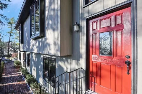 19 Eastmount Rd, Medfield, MA 02052