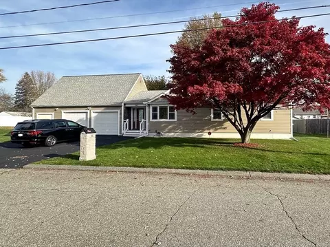 52 Dillon St, Chicopee, MA 01013 photo 2