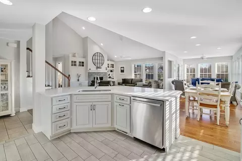 90 Bardwell St, Belchertown, MA 01007