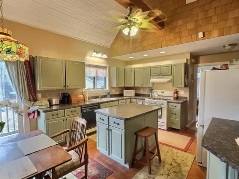 14 Laurel Dr, Ashburnham, MA 01430 photo 8