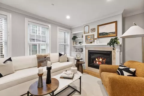 87 Dresser St #0, Boston, MA 02127