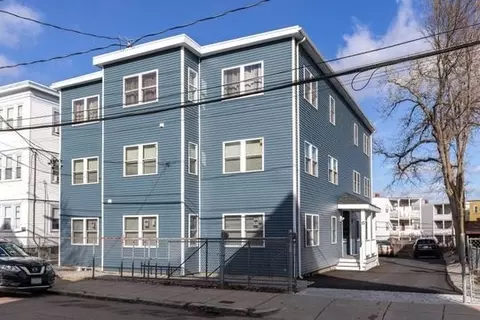 17 Greendale Rd #2R, Boston, MA 02126