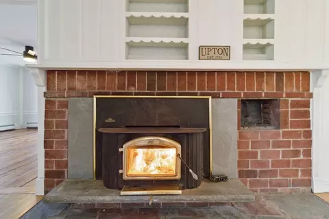 36 N Main St, Upton, MA 01568 photo 8