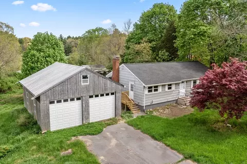 68 Plymouth St, Middleboro, MA 02346