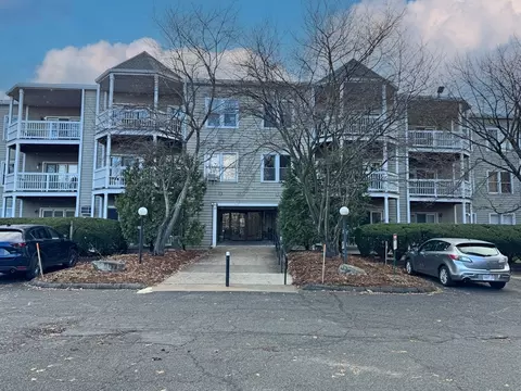 23 Randolph Pl #304, Northampton, MA 01060