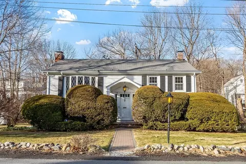 4 Ivanhoe Ln, Andover, MA 01810