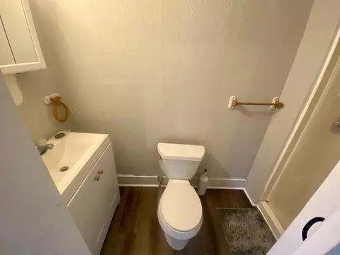 Bath - 8 West St, Worcester, MA 01609 photo 6 of 7