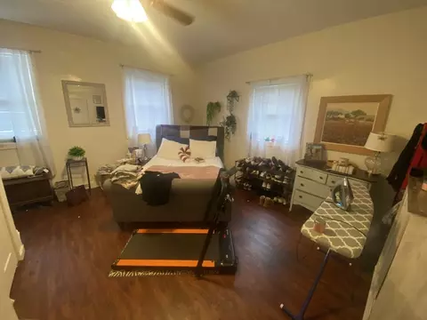 Bedroom - 8 West St, Worcester, MA 01609 photo 1 of 8