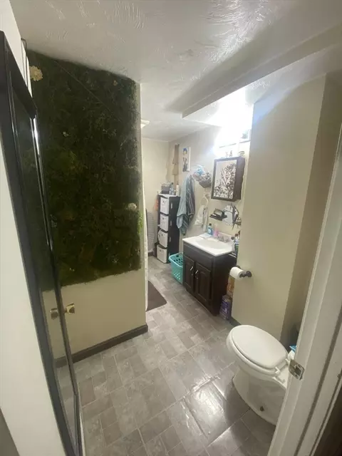 Bath - 8 West St, Worcester, MA 01609 photo 4 of 7