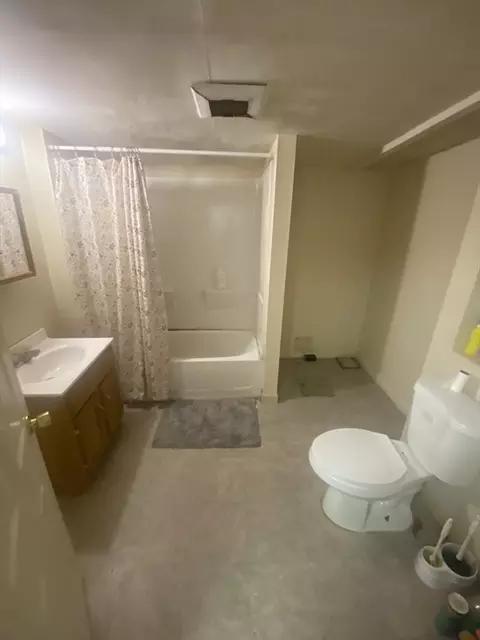 Bath - 8 West St, Worcester, MA 01609 photo 5 of 7