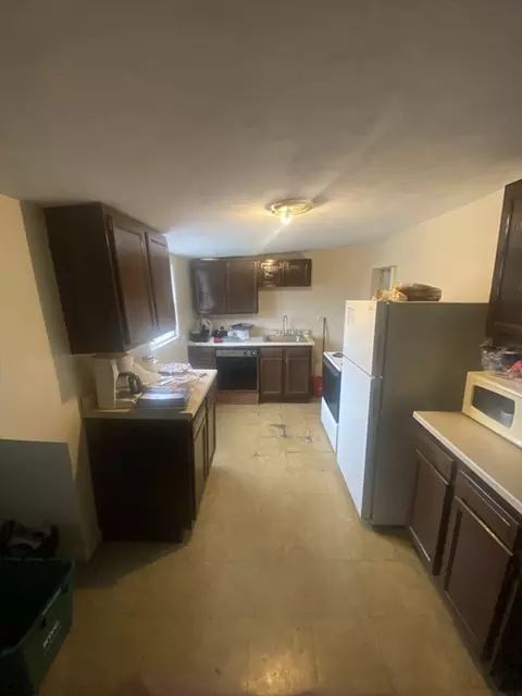 Kitchen - 8 West St, Worcester, MA 01609 photo 5 of 6