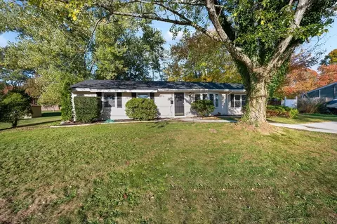 32 Smoke Rise Cir, Swansea, MA 02777