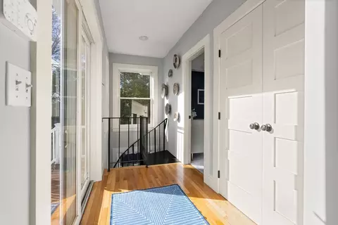 Entry Way - 5 Elm Pl, Marblehead, MA 01945 photo 2 of 3