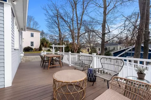 Exterior - 5 Elm Pl, Marblehead, MA 01945 photo 3 of 4