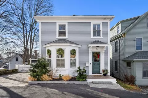 5 Elm Pl, Marblehead, MA 01945