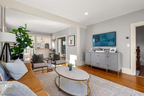 Living - 5 Elm Pl, Marblehead, MA 01945 photo 3 of 5